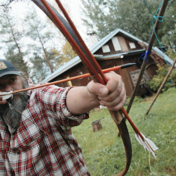 Loppuiko vessapaperi? Riku ja Tunna opettavat kuinka selvitä  - Madventures Suomi varautuu sivilisaation romahtamiseen! Miiku Vanhapiha