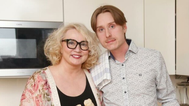 Kohuparin erosotku syvenee! Susanna Indrénistä eronnut Samuli turvautui poliisiin: Susanna ei suostunut antamaan tavaroitani! Susanna Indrenin ja Samulin eorsotku syvenee.