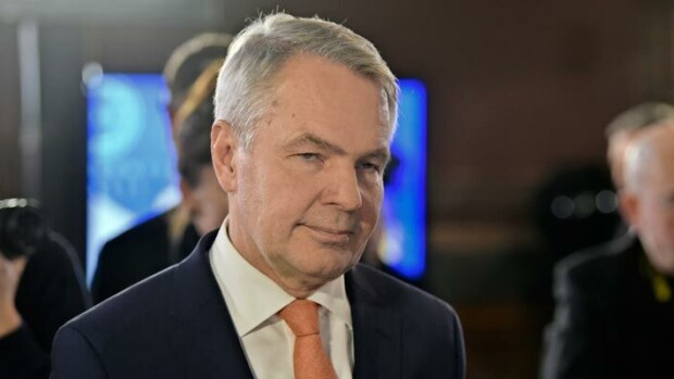 Pekka Haavisto ja erityisavustaja Jeri Ukrainassa: päivärahoista vähennettiin minibaarista juotu viskipullo! Pekka Haavisto
