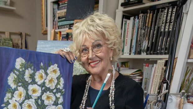 Koronavirus sulki ex-missi Virpi Miettisen kotiinsa: Maalaan yhdeksän tuntia päivässä! Virpi Miettinen