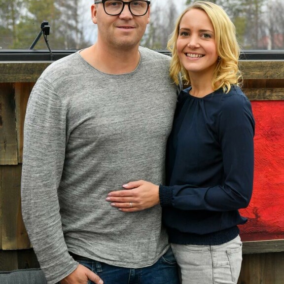 Pian kuusi vuotta yhdessä olleet Jani ja Maria menivät kihloihin viime vuoden huhtikuussa. Jani ja Maria avautuivat Seiskalle häistään. Pian kuusi vuotta yhdessä olleet Jani ja Maria menivät kihloihin viime vuoden huhtikuussa. Jani ja Maria avautuivat Seiskalle häistään.
