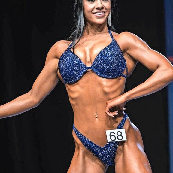 Pernilla on pärjännyt hienosti bikini fitnessin kisoissa. – Vartaloni kokonaisuudesta tulee eniten palautetta. Siitä, että olen hyvin sporttisen ja terveen näköinen, hän iloitsee. Pernilla on pärjännyt hienosti bikini fitnessin kisoissa. – Vartaloni kokonaisuudesta tulee eniten palautetta. Siitä, että olen hyvin sporttisen ja terveen näköinen, hän iloitsee.