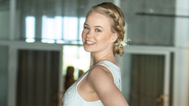 19-vuotias suomalaismissi pompauttaa pakaroillaan vessapaperirullan ympäri - Eerika Myllys on 181-senttinen Miss Suomi -semifinalisti: huikeat sääret hipovat taivaita! Eerika Myllys.