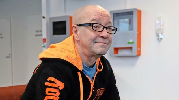 Kännikaatuminen paljasti syövän! Hausmylly-laulaja Enzo Pulkkisen elämä romahti! Enzo sairastui syöpään.