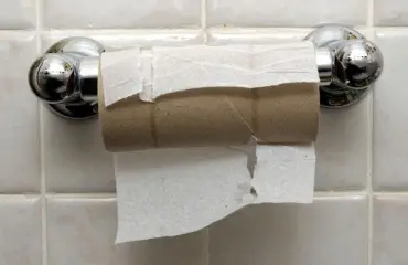 Vessapaperi loppui! Älä ainakaan soita 112 - apua ei ole luvassa: "Kokeile vaikka sanomalehteä!"