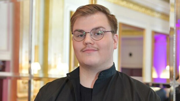 UMK-voittaja Aksel Kankaanrannalla railakkaat juhlat – hotellille aamuneljältä! Aksel toivoo Euroviisujen avaavan hänelle ovia pysyvämpään musiikkiuraan. – Toi- vottavasti joku haluaisi tehdä kanssani yhteistyötä kilpailun jälkeen.