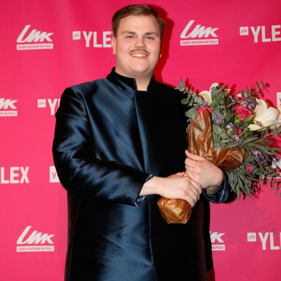 Aksel toivoo Euroviisujen avaavan hänelle ovia pysyvämpään musiikkiuraan. – Toi- vottavasti joku haluaisi tehdä kanssani yhteistyötä kilpailun jälkeen. Aksel toivoo Euroviisujen avaavan hänelle ovia pysyvämpään musiikkiuraan. – Toi- vottavasti joku haluaisi tehdä kanssani yhteistyötä kilpailun jälkeen.