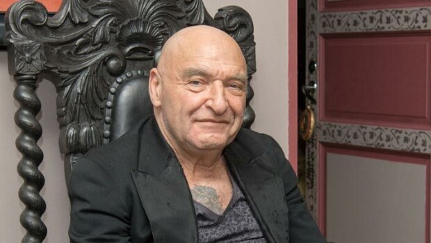 Rocklegenda Remu Aaltonen uhmasi koronavirusta – kuva! Remu Aaltonen lensi viime viikolla Teneriffalle.