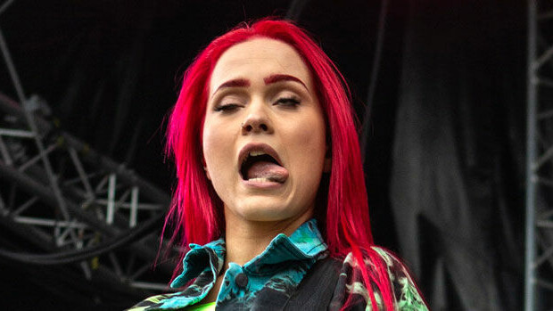 'Täs on ollu vähän kaikenlaista jyystöö' - Kuinka hyvin tunnet suomalaisten hittibiisien sanat? Testaa hauskalla visalla! Sanni