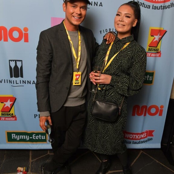 Tosi-tv-tähdet Niko Saarinen ja Jenna Mäkikyrö: Muutimme yhteen! Niko Saarinen ja Jenna Mäkikyrö.