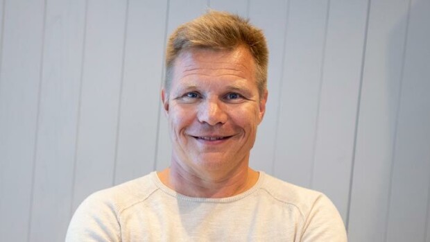 Hups! Mika Salon liian pienet housut tekivät tepposet – kuva! Mika Salo matkusti laivalla.