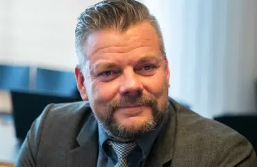 Huumetuomio ja syyte raiskauksesta! Jari Sillanpään kuolleen seksihierojan järkyttävä tausta paljastui!