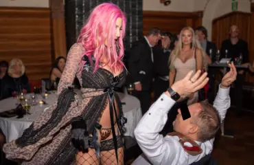 Huh! Uhkean Puma Sweden sylitanssi kruunasi ökyeliitin salabileet Helsingissä -  Ex on the beach -tähti vatkasi itselleen uudet silikonirinnat!