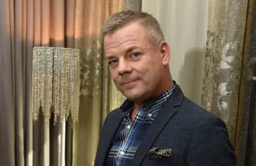 Yhteismatka Viroon! Somekuvat paljastivat Jari Sillanpään ja seksihierojan ystävyyden!