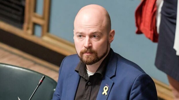 Kohukansanedustaja Mikko Kärnä etsi seksiseuraa pettäjäsivustolta – ”Hän sanoi olevansa naimisissa oleva kunnanjohtaja!” Pohjoissuomalainen nainen kertoo Mikko Kärnän olleen erään tunnetun pettäjäsivuston asiakas.