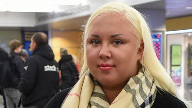 Rakkaus voittaa kaiken! Kohukaunotar Henna Kalinainen ja Jarkko: Kihlat! - Katso kuva timattisormuksesta! Henna Kalinainen