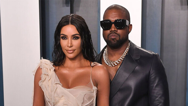 Terveisiä Pariisista! Kim Kardashian keikistelee stringibikineissä, Kanye ahmii roskaruokaa sovituskopissa – kuvat! Kim ja Kanye