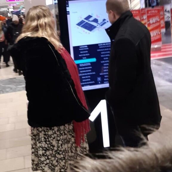 Kuva! TIS-Vilma lomaili Juuso-rakkaansa kanssa – kaunottaren raskausvatsa käänsi katseita Tallinnassa! Vilma ja Juuso Tallinnassa.