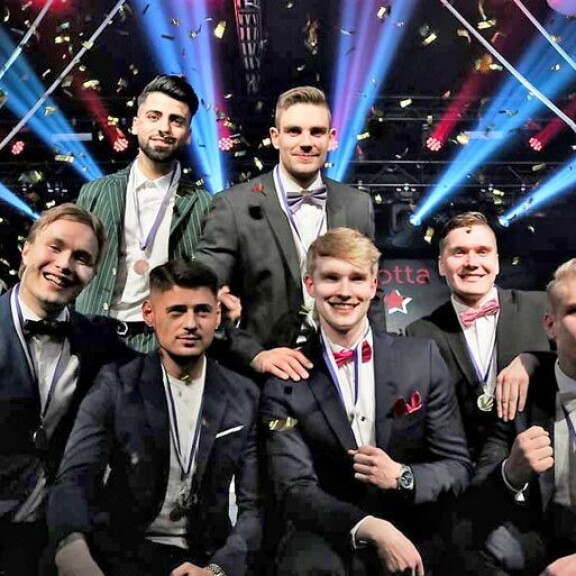 Turkulaiskaunottaret Lola Odusoga ja Adriana Gerxhalija laittoivat bilevaihteen päälle – paljastivat mielipiteensä Miss Suomi -semifinalisteista! Mr Finland -finalistit.