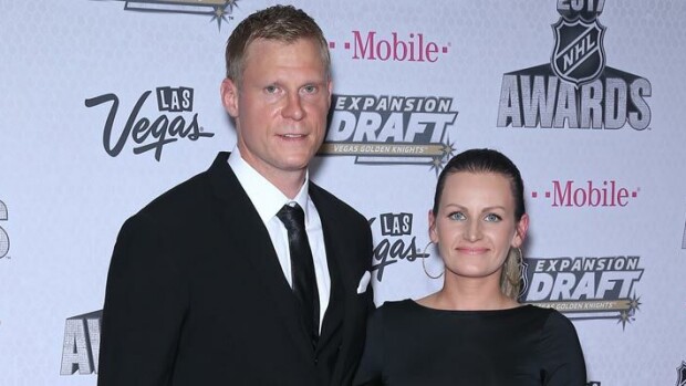 Sokkiero! NHL-tähti Mikko Koivun järkyttynyt Helena-vaimo Seiskalle: Mikko petti minua! Mikko ja Helena Koivu eroavat.