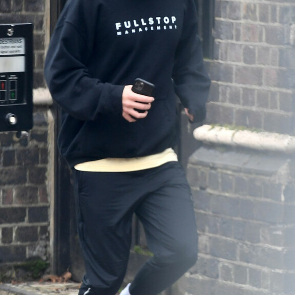Harry Styles kuvattiin lenkilla 17. Helmikuuta 2020. Harry Styles 17. helmikuuta 2020