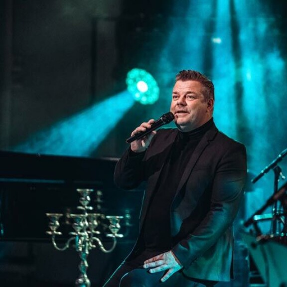 Kun seksirikossyytteet tulivat marraskuussa 2019 julkisiksi, Jari joutui perumaan talven kirkkokonserttinsa. Maaliskuussa hän kuitenkin tekee seitsemän Kulku ihmisen -konserttia. Kun seksirikossyytteet tulivat marraskuussa 2019 julkisiksi, Jari joutui perumaan talven kirkkokonserttinsa. Maaliskuussa hän kuitenkin tekee seitsemän Kulku ihmisen -konserttia.