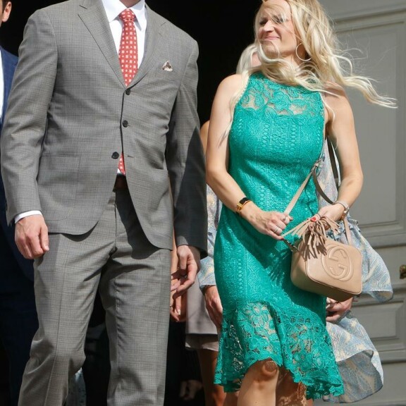 Mikko ja Helena olivat viime kesänä vieraina Mikael Granlundin ja Emmi Kainulaisen häissä. Mikko ja Helena olivat viime kesänä vieraina Mikael Granlundin ja Emmi Kainulaisen häissä.