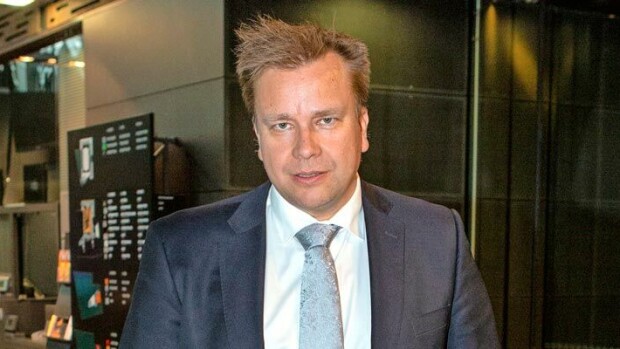 Perheenlisäystä tulossa?! Ministeri Antti Kaikkonen ja Jannika-rakas vauvahuhujen kohteena! Antti Kaikkonen saa perheenlisäystä Jannika-rakkaansa kanssa.