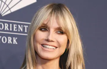 Heidi Klum säväytti punaisella matolla: huh, mikä halkio - kuva!