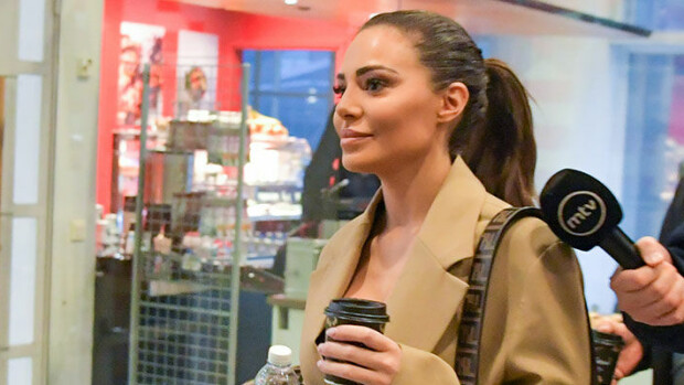 Sofia Belóf saapui käräjäoikeuteen – asianajaja ärsyyntyi: Antakaa tilaa! Sofia Belorf