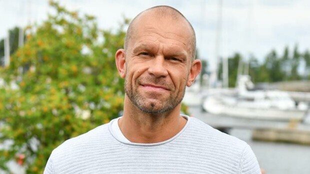 Rikosilmoitus tehty! Jere Karalahden viikonloppu lähti täysin lapasesta Levillä – etuili jonossa ja lorotteli nilkoille! Jere Karalahden viikonloppu lähti lapasesta.
