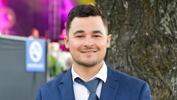 Perhe hajosi! Tangokuningas Amadeus Lundbergin aviokriisi vei työkyvyn – laulaja pitkällä sairauslomalla! Amadeus Lundberg on ollut pitkään sairauslomalla.
