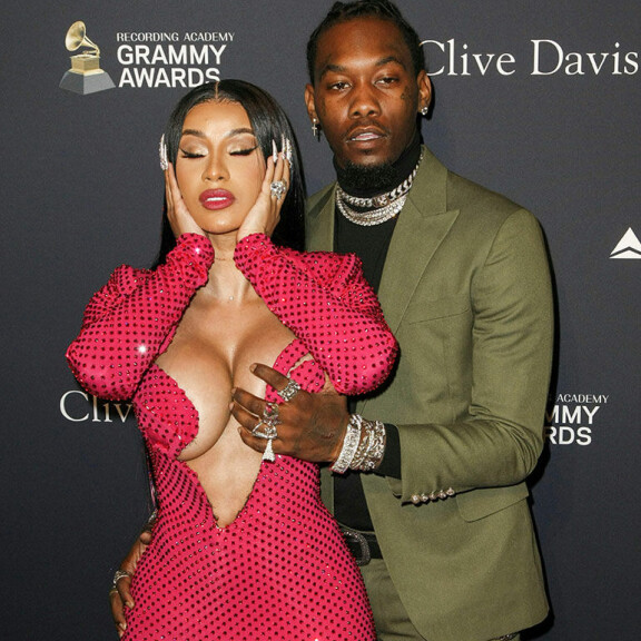 Cardi B loksautti leuat superantavalla puvullaan: aviomies Offset tarrasi rintaan kiinni - kuvat! Cardi B ja Offset