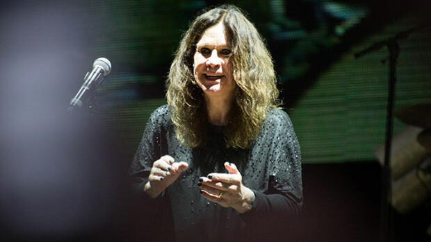 Onko joulukuun Helsingin-keikka vaarassa? Ozzy Osbourne sairastaa Parkinsonin tautia: 'Elämäni kamalin ja kivuliain vuosi!' Ozzy Osbourne
