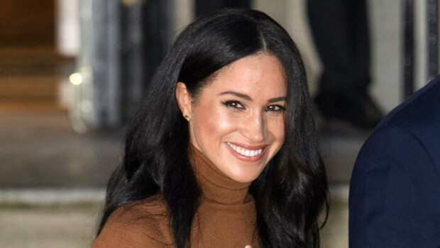 Vau, mikä arkityyli! Hovin jättänyt herttuatar Meghan näyttäytyi Kanadassa – kuvat! Meghanin arkityyli käntää katseita.