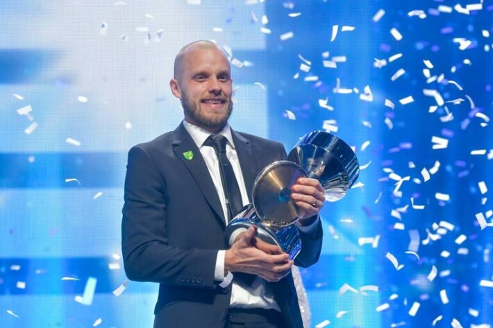 Teemu Pukki valittiin Vuoden urheilijaksi Urheilugaalassa. Teemu Pukki valittiin Vuoden urheilijaksi Urheilugaalassa.