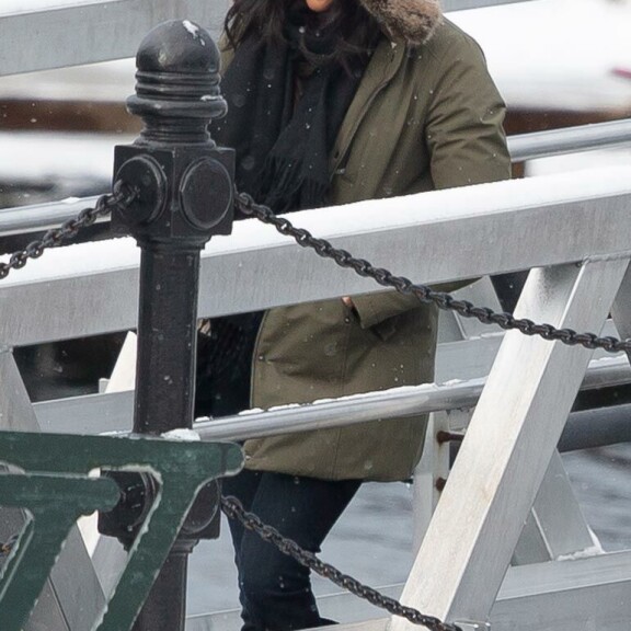 Paparazzikuvat Kanadasta! Uutta kotia etsivä kohuherttuatar Meghan lentää lyhyitä matkoja! Meghan Kanadassa.