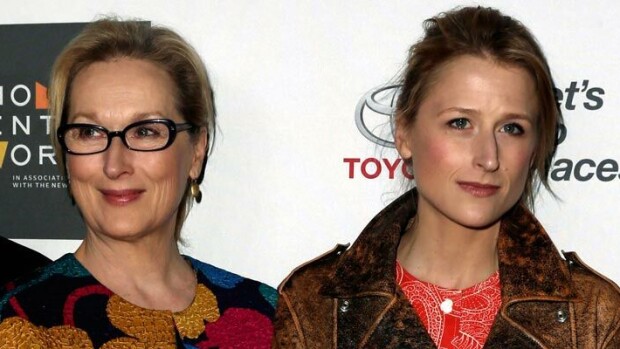 Aikakoneella Meryl Streepin nuoruusvuosiin: Näyttelijä Mamie Gummer on kuin ilmetty äitinsä – kuvat! Mamie Gummer, 36, on kuin ilmetty äitinsä, näyttelijä Meryl Streep