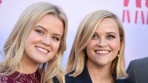 Kuin identtiset kaksoset! Reese Witherspoonin, 43, ja Ava-tyttären, 20, yhdennäköisyys hämmentää – kuvat! Reese Witherspoonin, 43, yhdennäköisyys tyttärensä Ava Phillippen, 20, kanssa on hämmentävää.