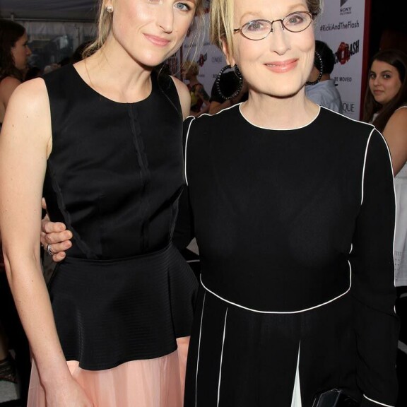 Aikakoneella Meryl Streepin nuoruusvuosiin: Näyttelijä Mamie Gummer on kuin ilmetty äitinsä – kuvat! Meryl Streep ja Mamie Gummer
