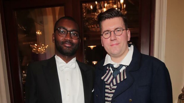 Kuva! Kohukansanedustaja Sebastian Tynkkynen biletti Kokkolassa – viihtyi tanssilaittalla rakkaansa kanssa! Sebastian Tynkkynen ja Alan-rakas bilettivät Kokkolassa.