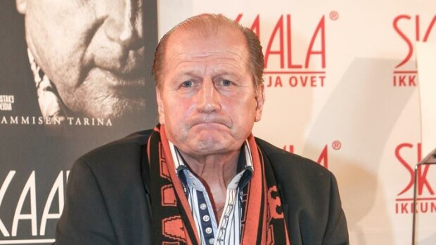 Kadonneen pikkutakin metsästys! Juhani Tamminen aiheutti etsintäoperaation Oulussa! Juhani Tamminen kadotti pikkutakkinsa.