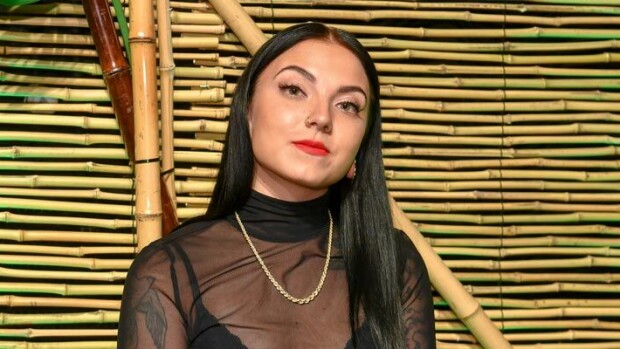 Krapulajuomia Balilla! Veronica Verho pakeni eroa Aasiaan! Veronica Verho pakeni eroaan.