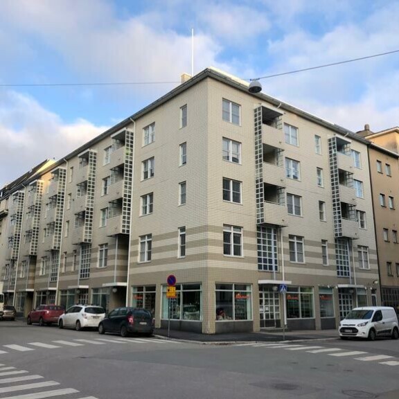 Valtavan unelmakodin sijaan Veronica muutti yksin 42 neliön yksiöön Helsingissä. Osoitetieto on päivittynyt marraskuussa. Valtavan unelmakodin sijaan Veronica muutti yksin 42 neliön yksiöön Helsingissä. Osoitetieto on päivittynyt marraskuussa.