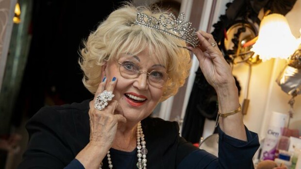 Glamour-elämä vaati veronsa! Miss Suomi Virpi Miettinen ajautui sekakäyttäjäksi – ”Menetin säästöni ja jouduin putkaan!” Virpi Miettinen kertoo elämästään.