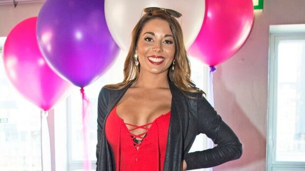 Povipommi sinkkumarkkinoilla?! Amanda Harkimo ällistytti Tinderissä! Amanda Harkimo on Tinderissä.