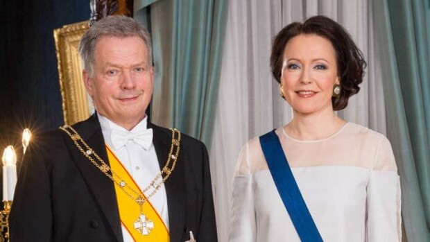 Näin Saulin ja Jennin rakkaus roihahti! Puolivallattoman leskimiehen ja runokaunottaren suhteesta kehkeytyi valtakunnan viralliset salahäät! Sauli Niinistön ja Jenni Haukion suhteesta nousi kohu.
