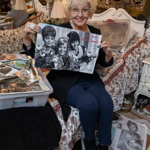 Virpiä kutsuttiin laulun mukaan pikku neiti porvoolaiseksi. – Misseys mullisti ja muuti elämäni suunnan. Virpiä kutsuttiin laulun mukaan pikku neiti porvoolaiseksi. – Misseys mullisti ja muuti elämäni suunnan.