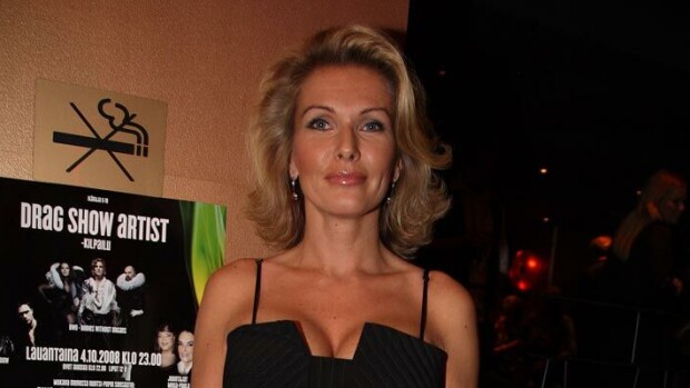 Näin Tanja Vienonen poseerasi 1990-luvulla! Katso kuvat missikaunottarista Tanja Vienonen poseerasi rohkeassa kuvassa.