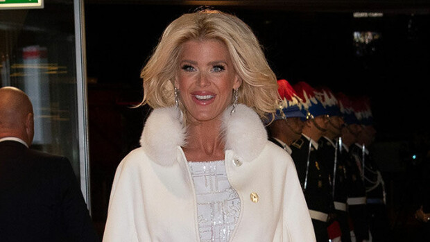 Playboy-tähti Victoria Silvstedt, 45, esitteli upeaa bikinivartaloaan: huh, mikä ilmestys - kuvat! Victoria Silvstedt